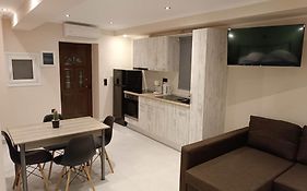 Newly Renovated Apartment Next To The Port