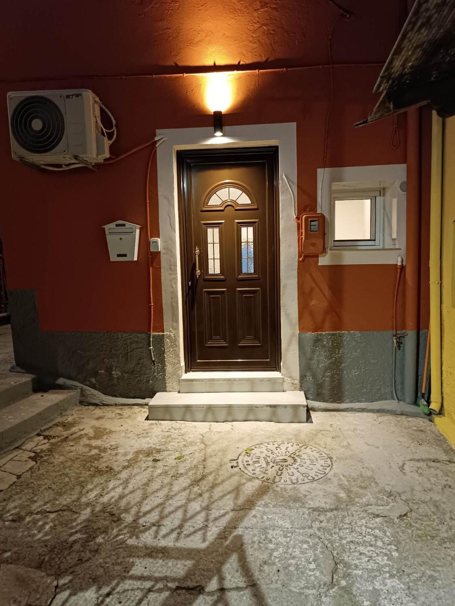 Newly Renovated Apartment Next To The Port Mantouki Exterior foto