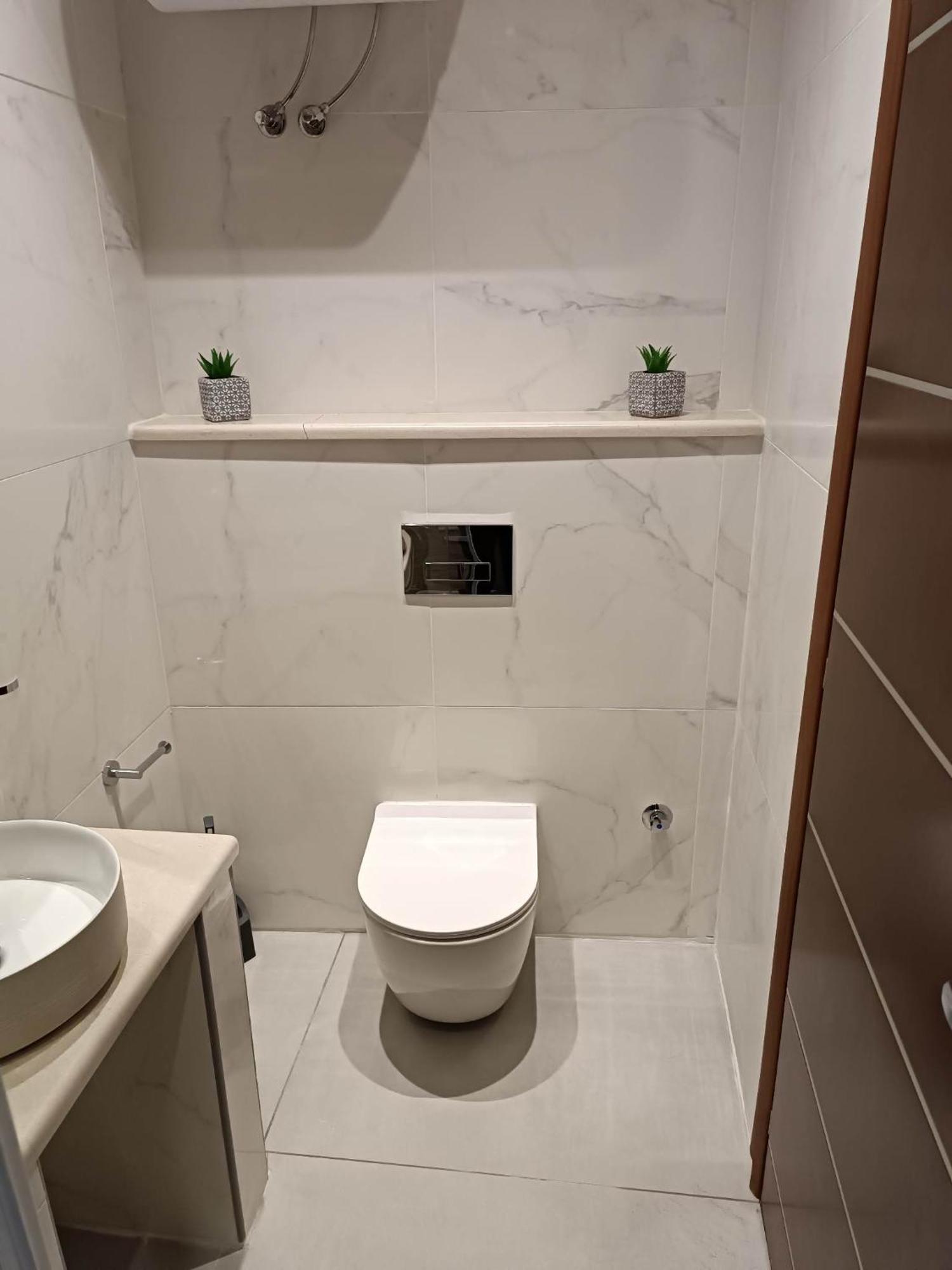 Newly Renovated Apartment Next To The Port Mantouki Exterior foto