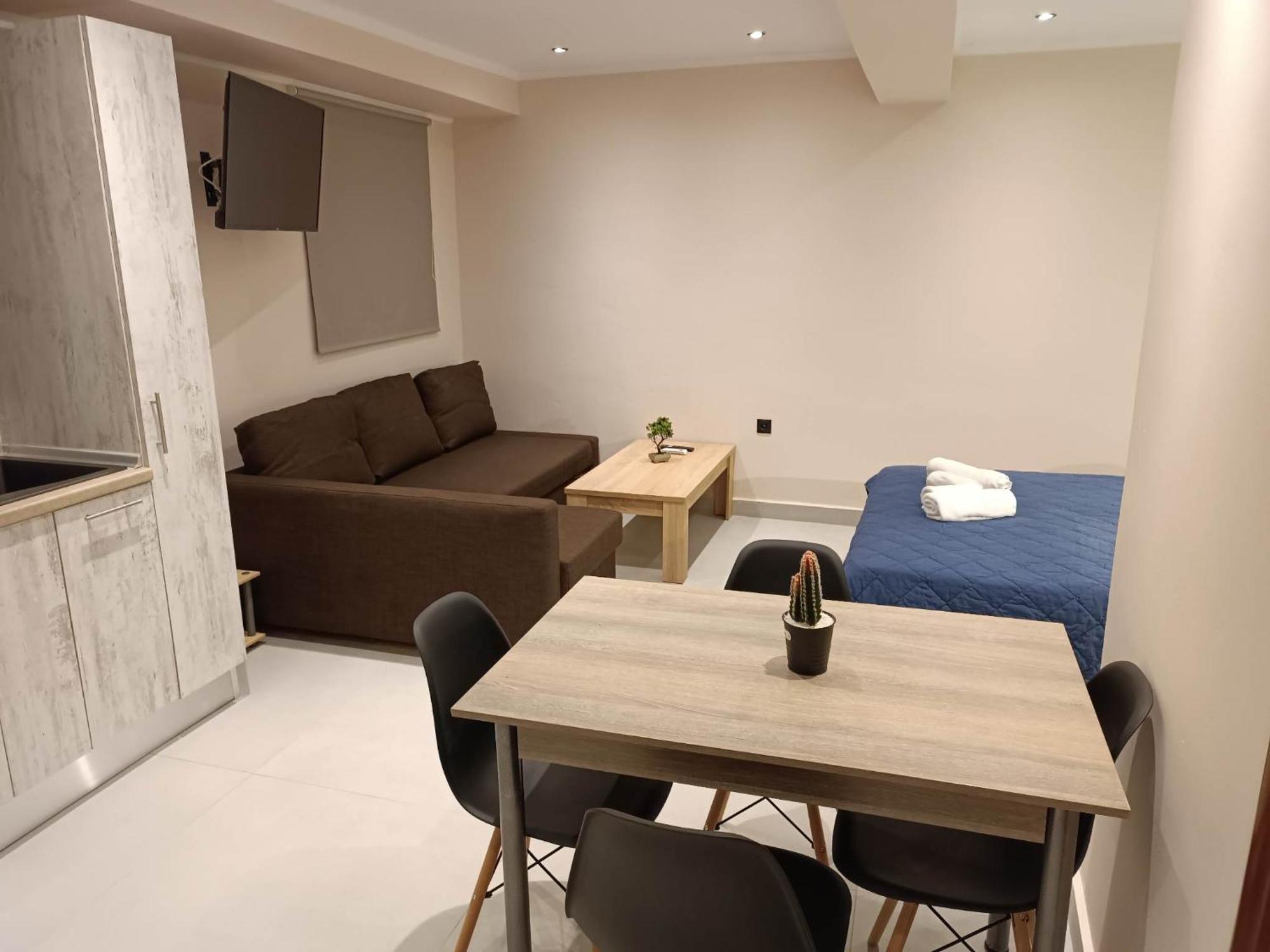 Newly Renovated Apartment Next To The Port Mantouki Exterior foto