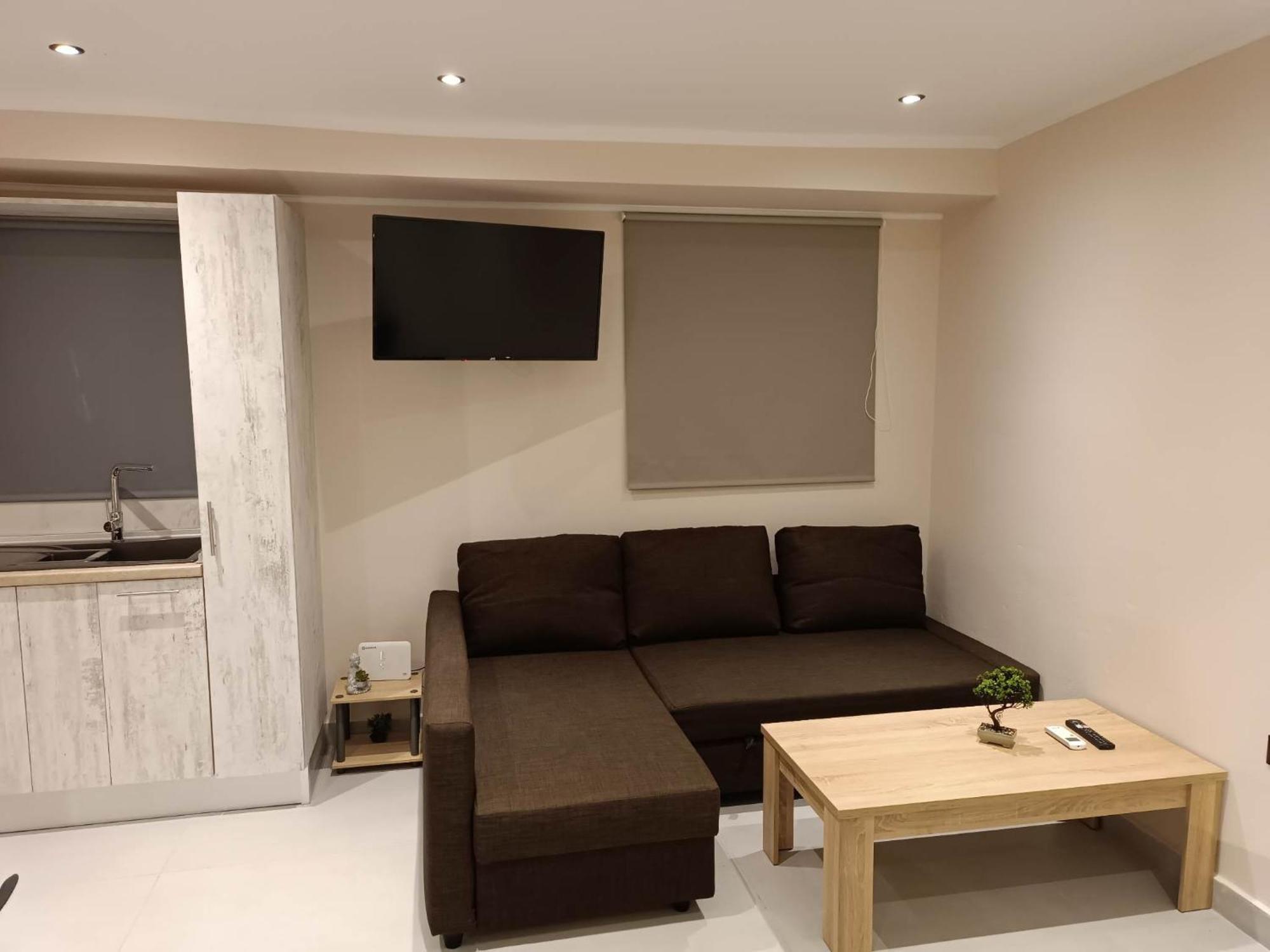 Newly Renovated Apartment Next To The Port Mantouki Exterior foto