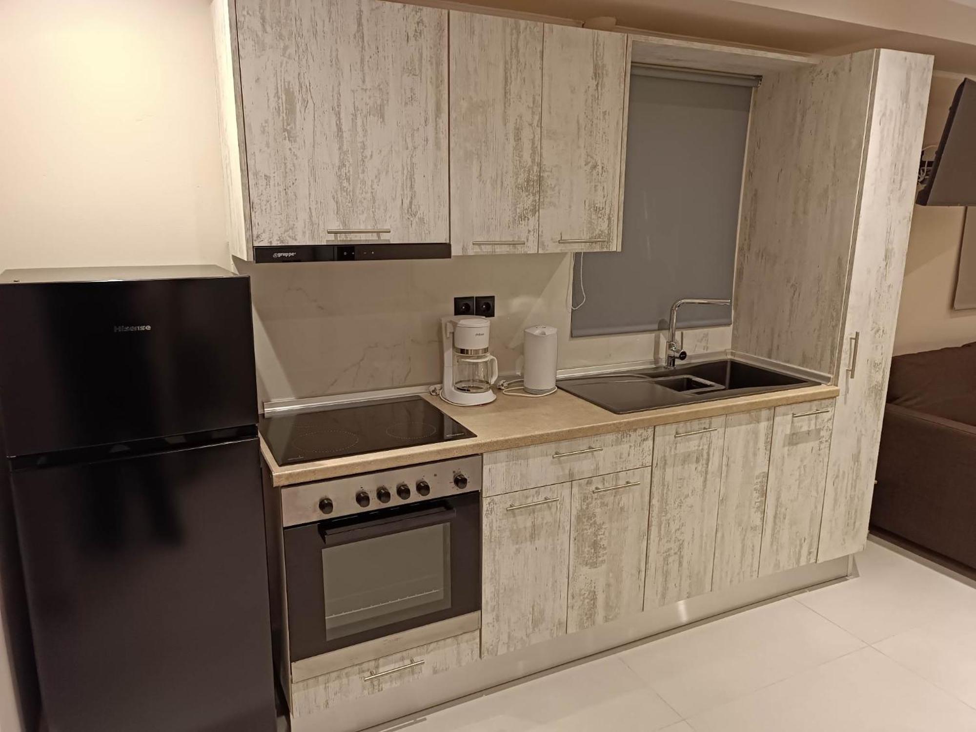 Newly Renovated Apartment Next To The Port Mantouki Exterior foto