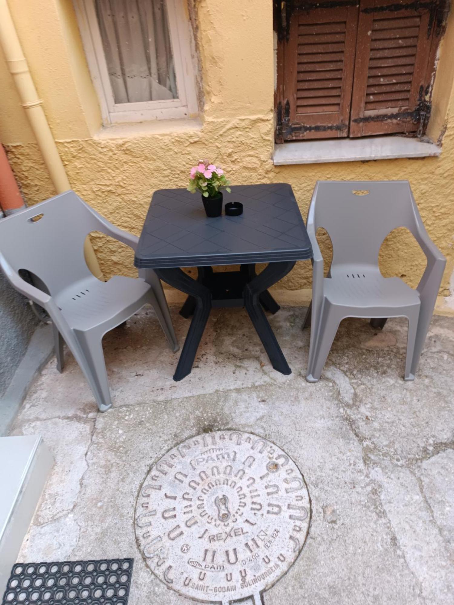 Newly Renovated Apartment Next To The Port Mantouki Exterior foto